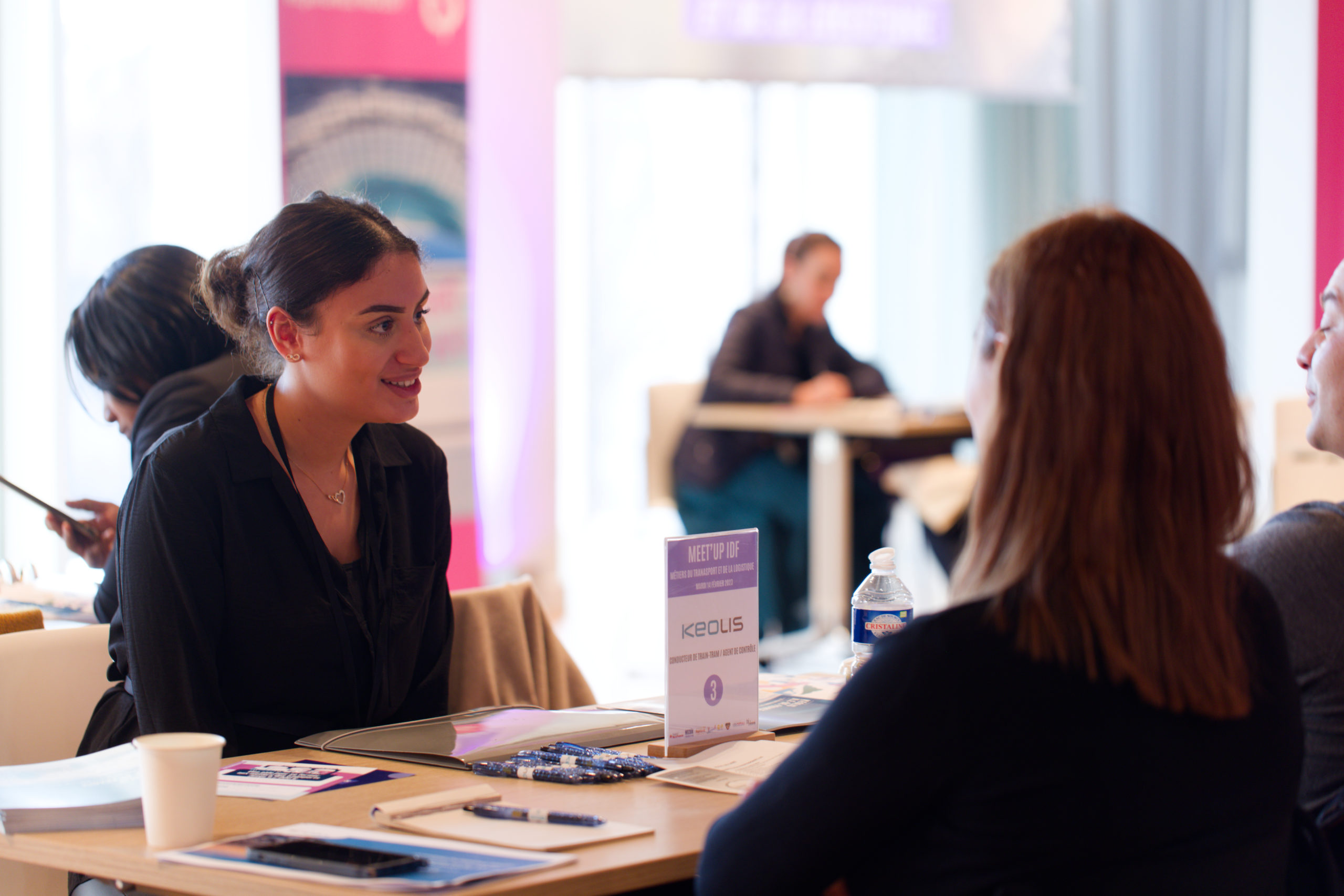 Photo représentative de Jeanette PAGNIER, recruteuse chez KEOLIS, faisant passer un entretien lors du Meet'Up.