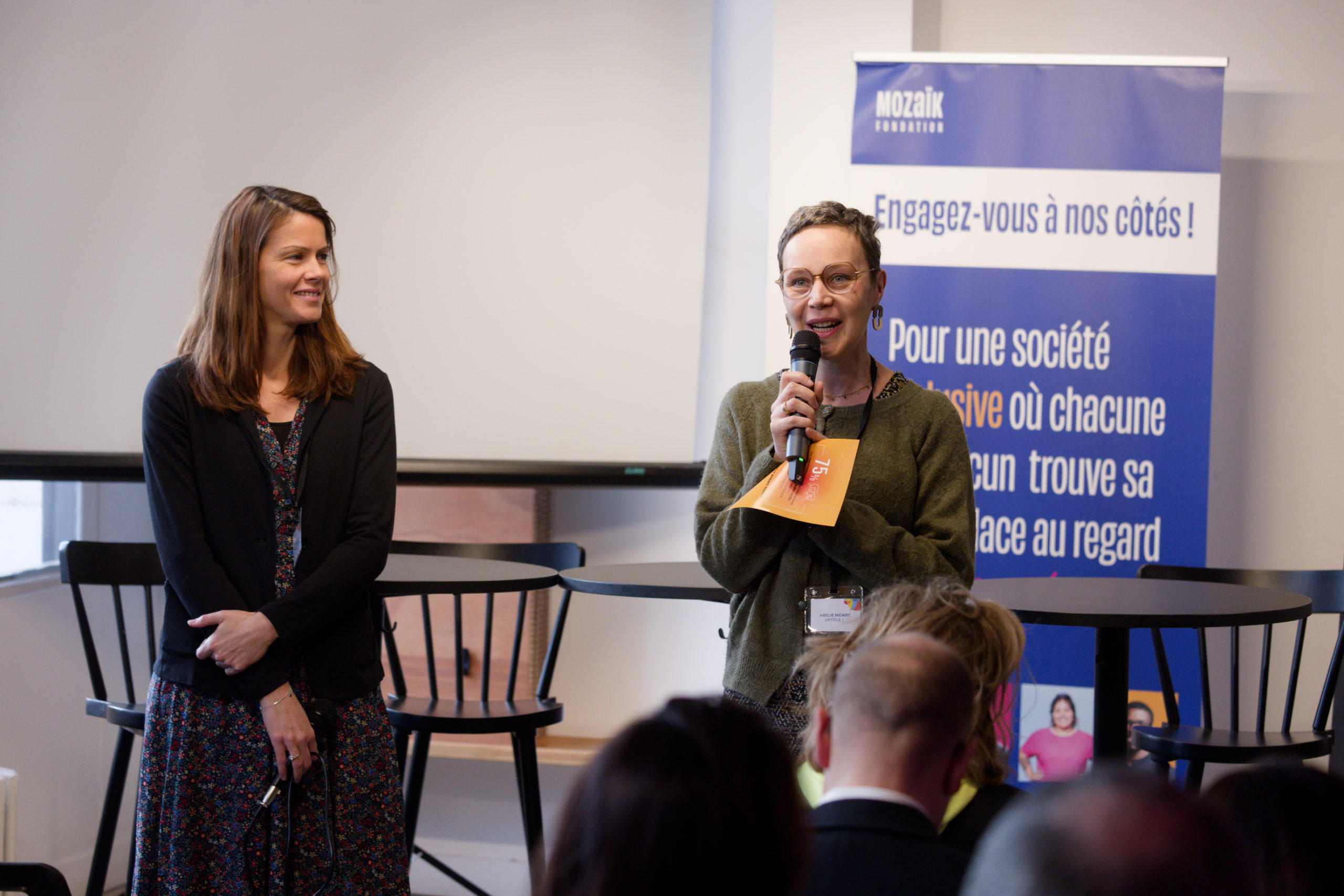 Photo représentative d'Amélie NICAISE, directrice générale déléguée communication et développement d’Article 1, et de Céline SAREGHYI, collaboratrice à la Fondation Mozaïk, s'exprimant lors du Mouvement de l'inclusion économique.